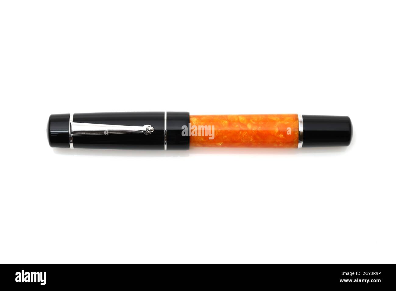 Schöne Details eines Füllfederhalters isoliert auf weißem Hintergrund Stockfoto
