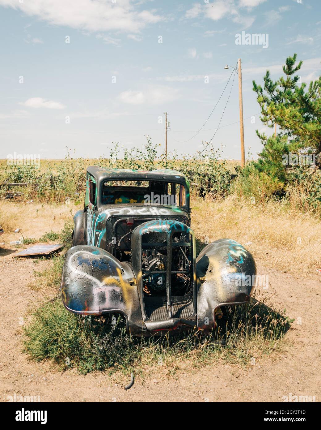 Verlassene besprühte Autos, auf der Bug Ranch auf der Route 66 in Texas Stockfoto