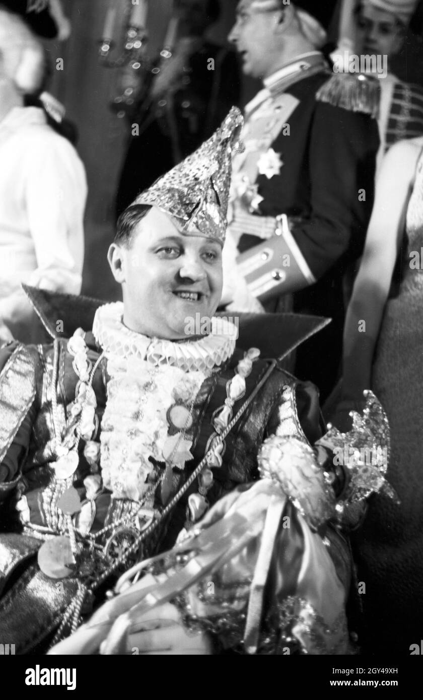 Der Prinz der Fastnacht in Mainz, Martin Ohaus im Jahre 1938 zum hundertjährigen Jubiläum des Mainzer Carneval Verein (MCV). Der Prinz von Karneval in Mainz 1938, anlässlich des 100. Jahrestages der führenden lokalen Karnevalsverein. Stockfoto