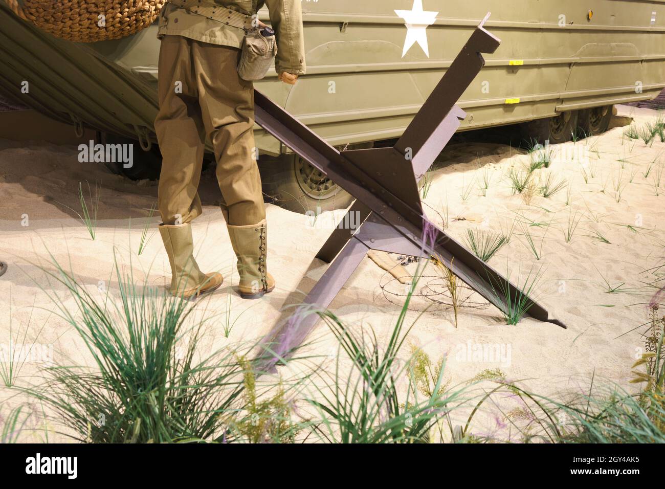 Ein Diorama eines tschechischen Panzerabwehrkarren am Strand der Normandie während des Zweiten Weltkriegs. Im US Army Transportation Museum in Fort Eustis, Virginia. Stockfoto