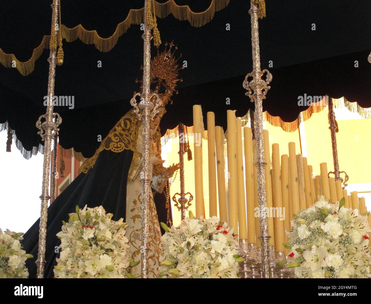 Die Karwoche in Spanien ist die jährliche Hommage an das Leiden Jesu Christi, die von katholischen Ordensbrüderschaften gefeiert wird Stockfoto