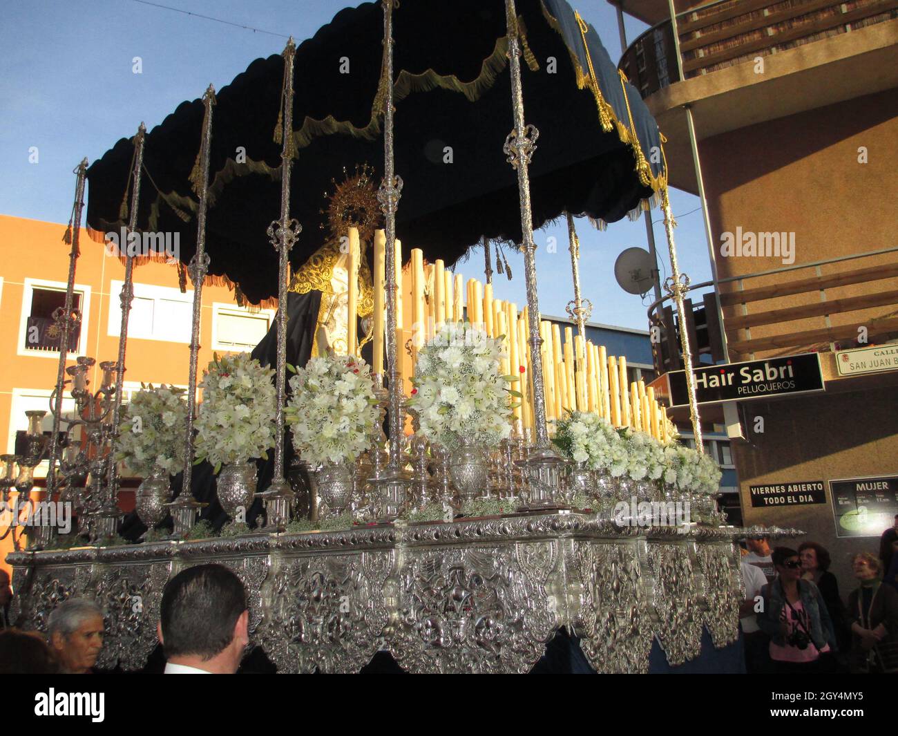 Die Karwoche in Spanien ist die jährliche Hommage an das Leiden Jesu Christi, die von katholischen Ordensbrüderschaften gefeiert wird Stockfoto