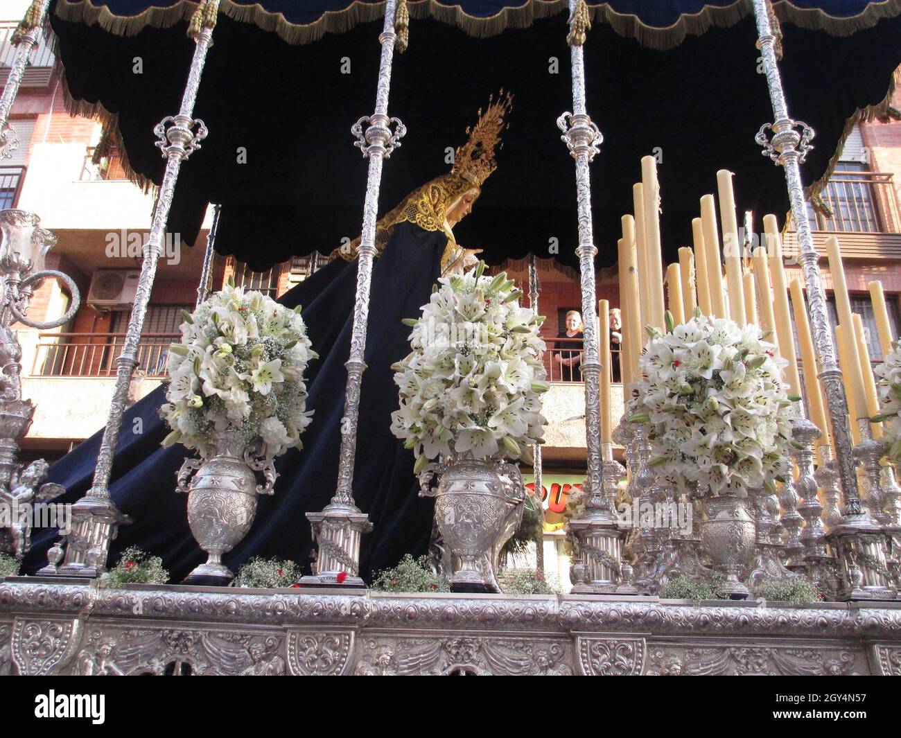 Die Karwoche in Spanien ist die jährliche Hommage an das Leiden Jesu Christi, die von katholischen Ordensbrüderschaften gefeiert wird Stockfoto