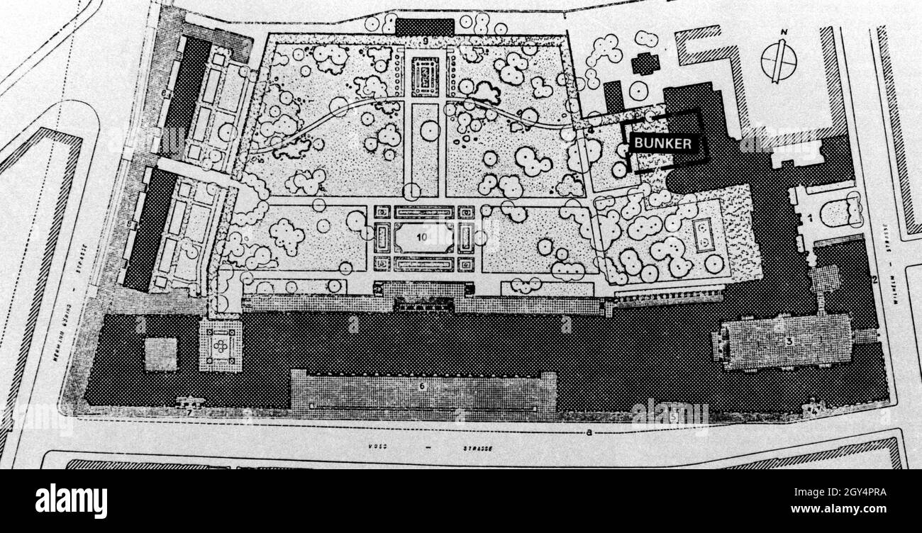 Die bis 1943 erbaute neue Reichskanzlei am unteren Bildrand entlang der Vossstraße und der alten Reichskanzlei an der Wilhelm Straße sowie der Führerkeller im Garten der alten Reichskanzlei. [Automatisierte Übersetzung] Stockfoto
