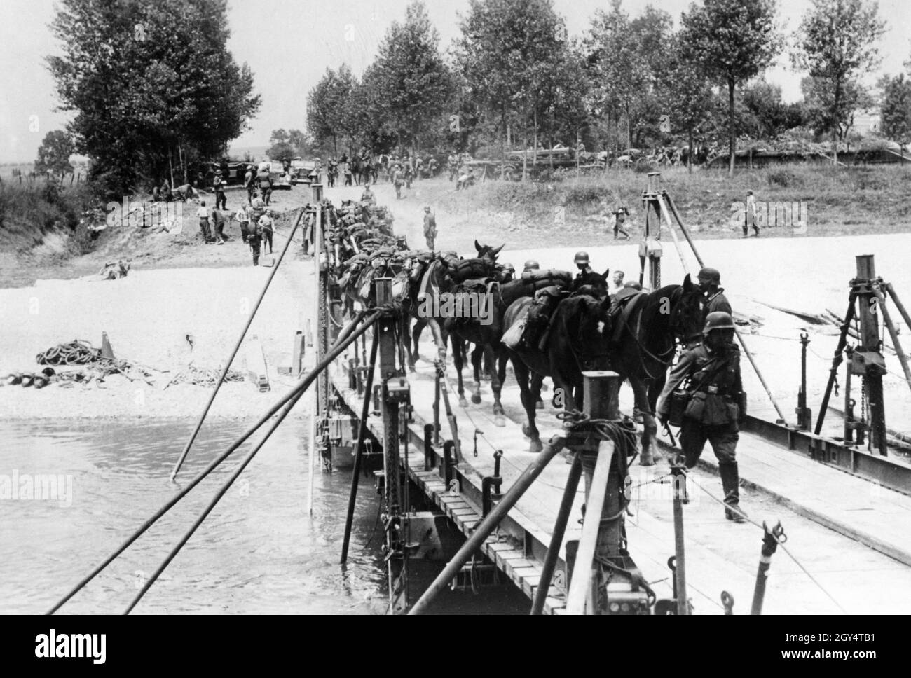 Französischer Feldzug im Zweiten Weltkrieg: Deutsche Soldaten überqueren die Aisne und den Ardennenkanal. [Automatisierte Übersetzung] Stockfoto