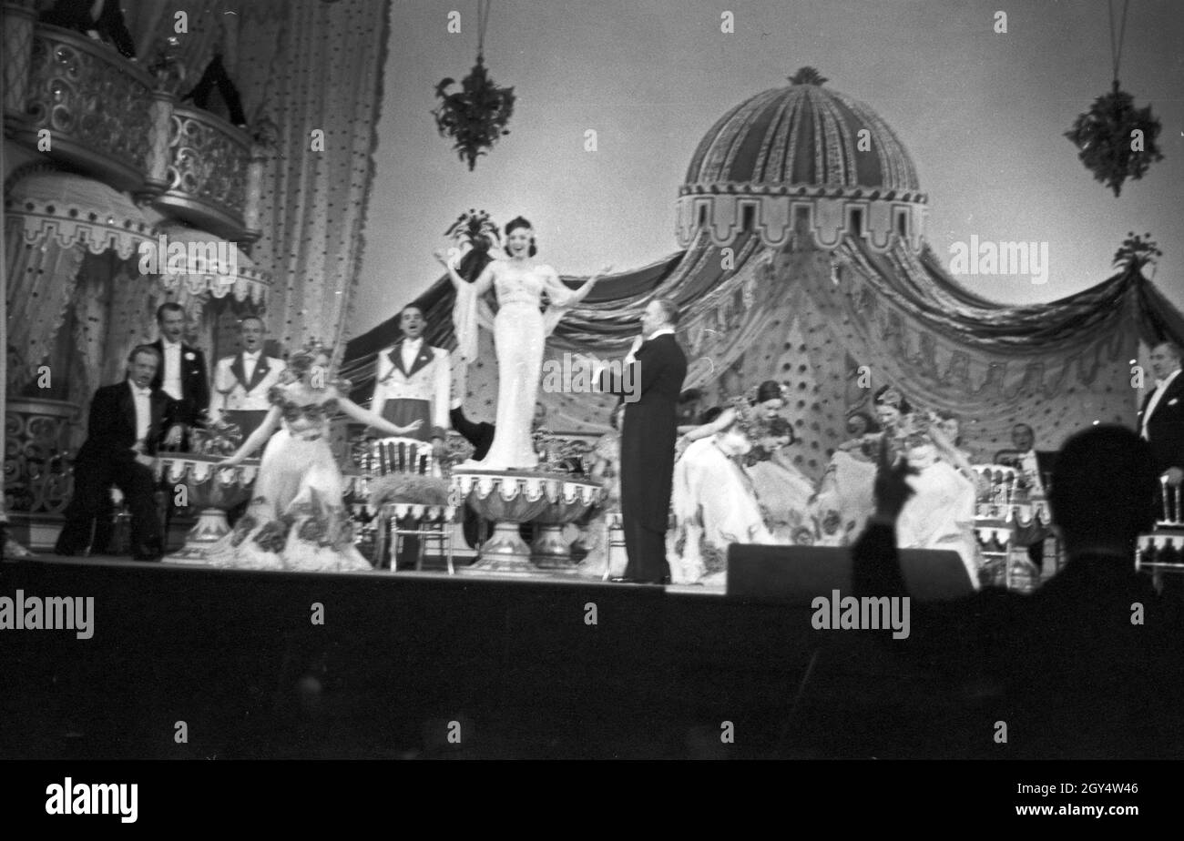 Die Operette 'Melodie der Nacht' im Berliner Metropol Theater unter der Leitung Heinz Hentschke, Deutschland 1930er Jahre. Stockfoto