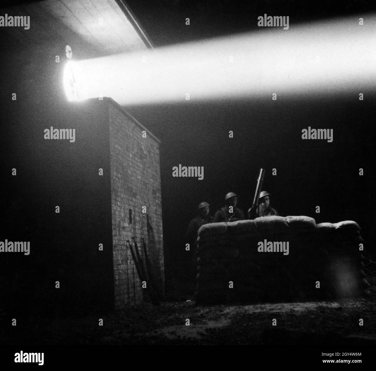 Britische Truppen bereiten sich in Großbritannien auf eine mögliche deutsche Invasion Englands im Rahmen der Operation Sea Lion: Watchtower an der Küste des Ärmelkanals vor. [Automatisierte Übersetzung] Stockfoto