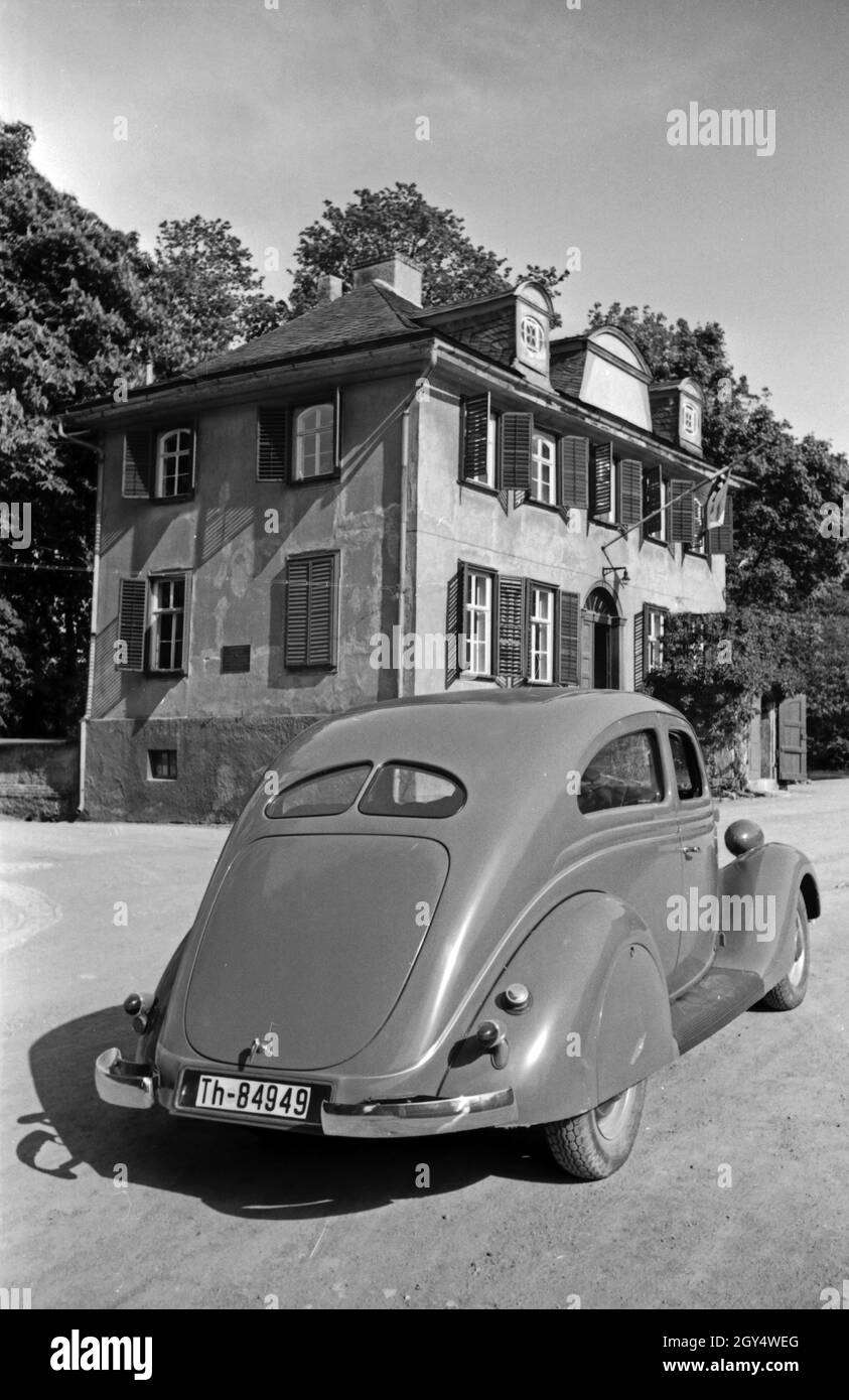 Spaziergang durch Weimar, Deutschland 1930er Jahre. Ein Spaziergang durch die Stadt Weimar, Deutschland 1930er Jahre. Stockfoto