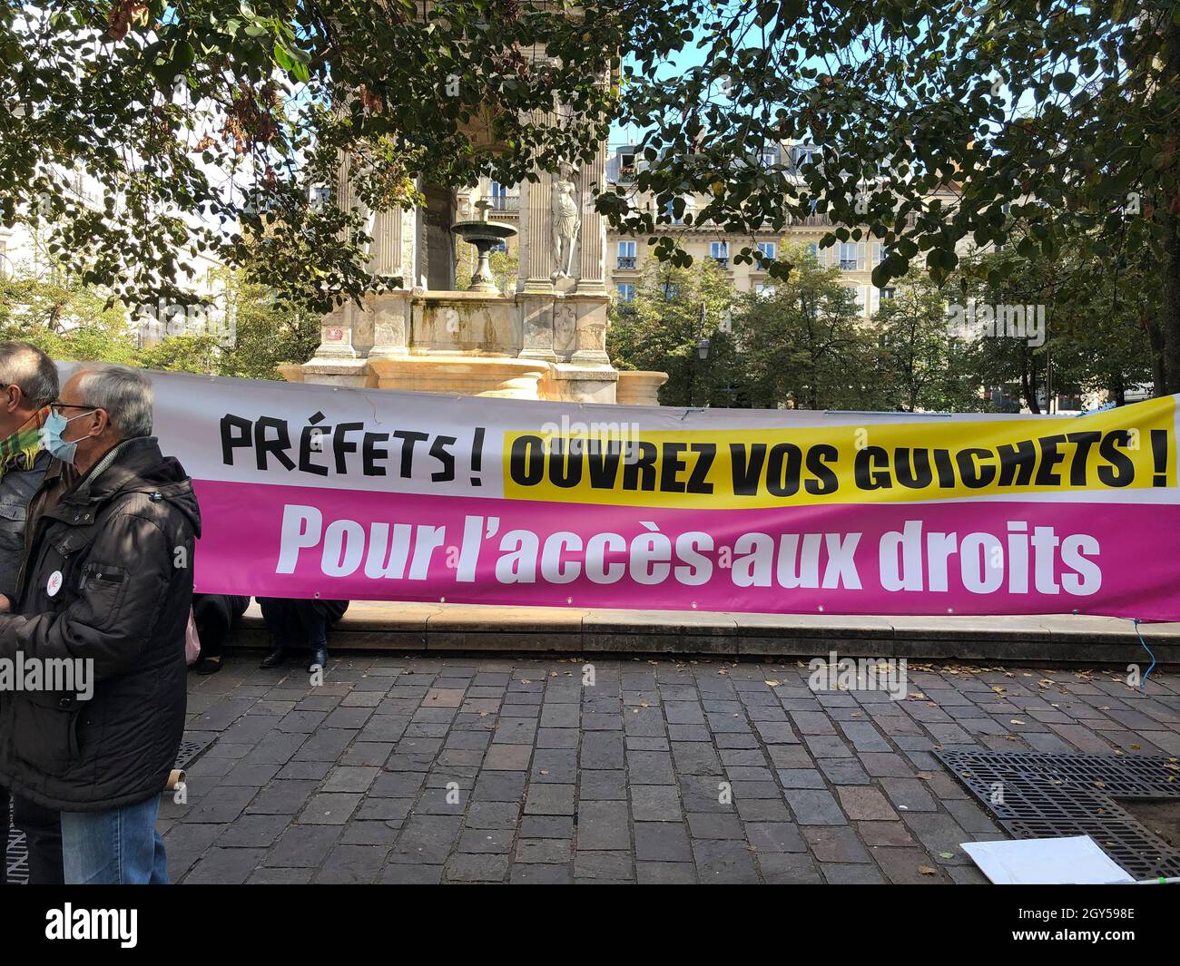 Paris, Frankreich, Pro Migrant Immigrants Demonstration, von der französischen N.G.O.-Protestbanner „Bouge ta Prefecture“, Sans Papiers Stockfoto