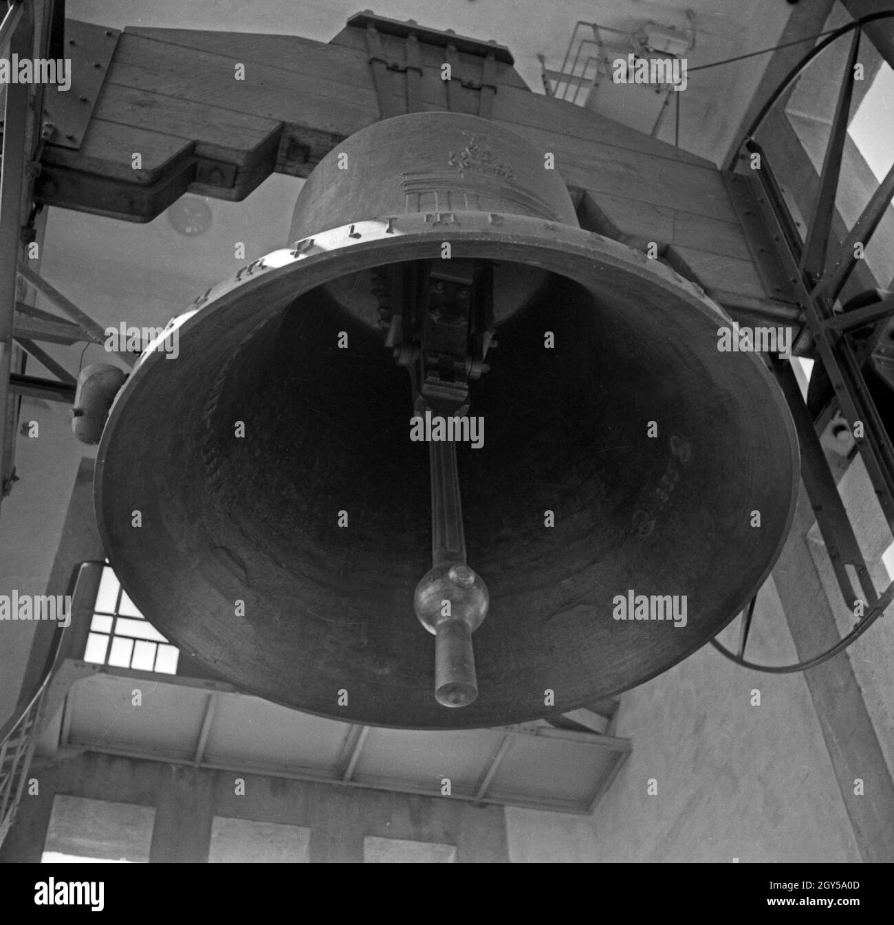 9,6 Tonnen schwere und 4,28 Meter hohe Olympia Glocke im Berliner Glockenturm, 1936 sterben. Die olympischen Bell an der Berliner Glockenturm Glockenturm, 1936. Stockfoto