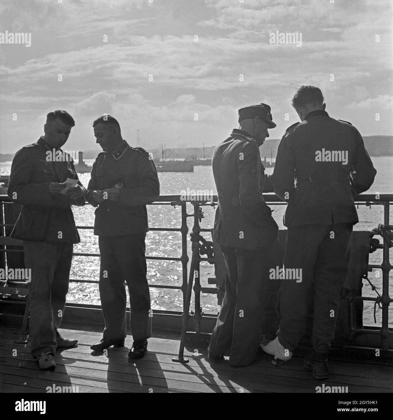 Original-Bildunterschrift: LAZARETTSCHIFF "Wilhelm Gustloff" - ein Deck des Lazarettschiffs Abend. Krankenhaus Schiff "Wilhelm Gustloff"-Abend auf dem Deck des Schiffes. Stockfoto