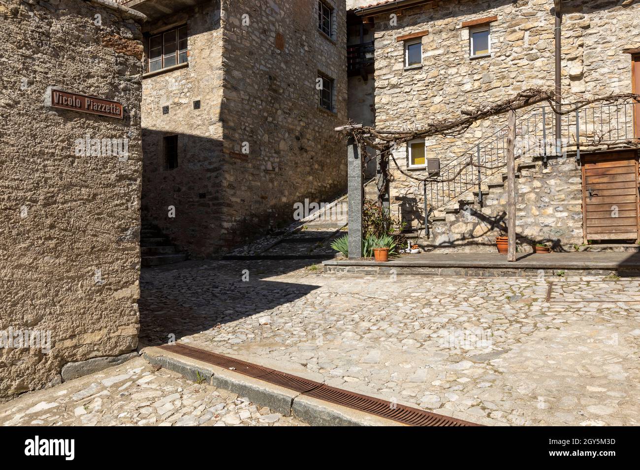 08.04.2021 Brè Paese im Tessin, Schweiz. Gasse Stockfoto