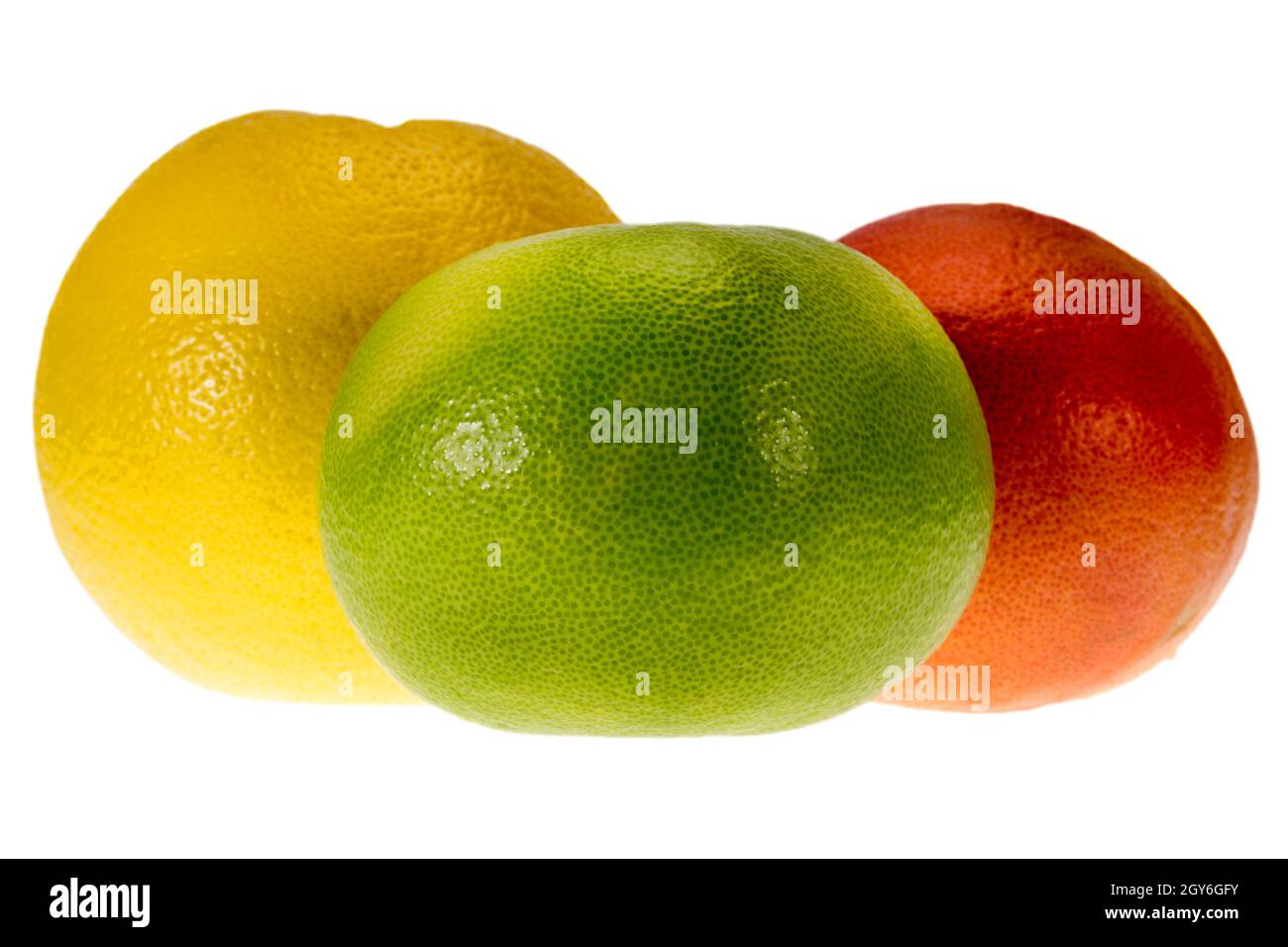 Zitrusfrüchte ganze Früchte der roten, gelben und grünen Grapefruit isoliert auf weißem Hintergrund, Nahaufnahme Stockfoto