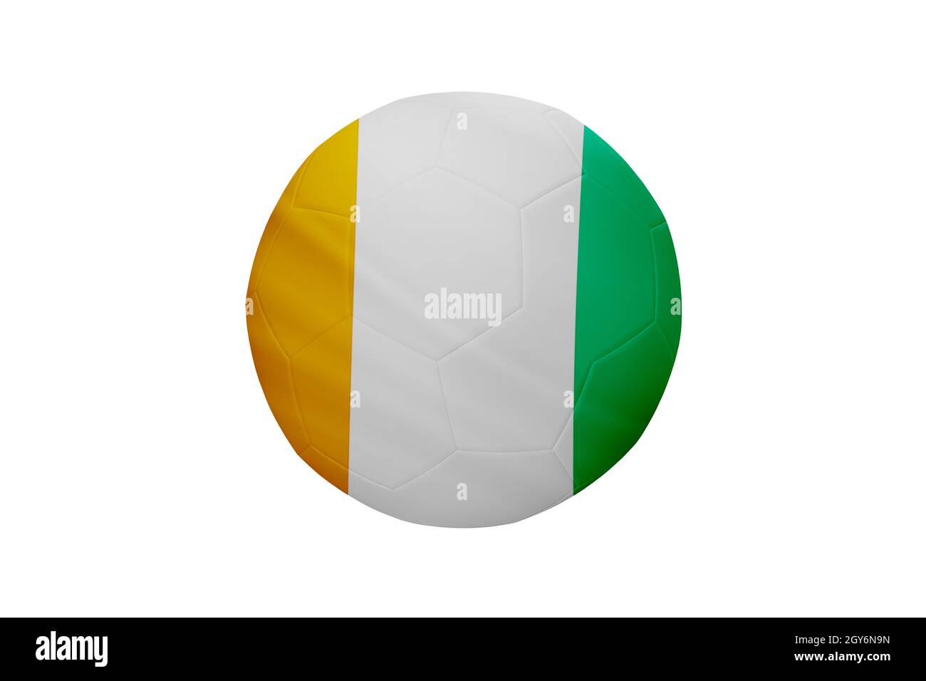 Fußball in den Farben der Flagge von C te d'Ivoire auf weißem Hintergrund isoliert. In einem konzeptionellen Meisterschaftsbild, das C te d'Ivoire unterstützt. Stockfoto