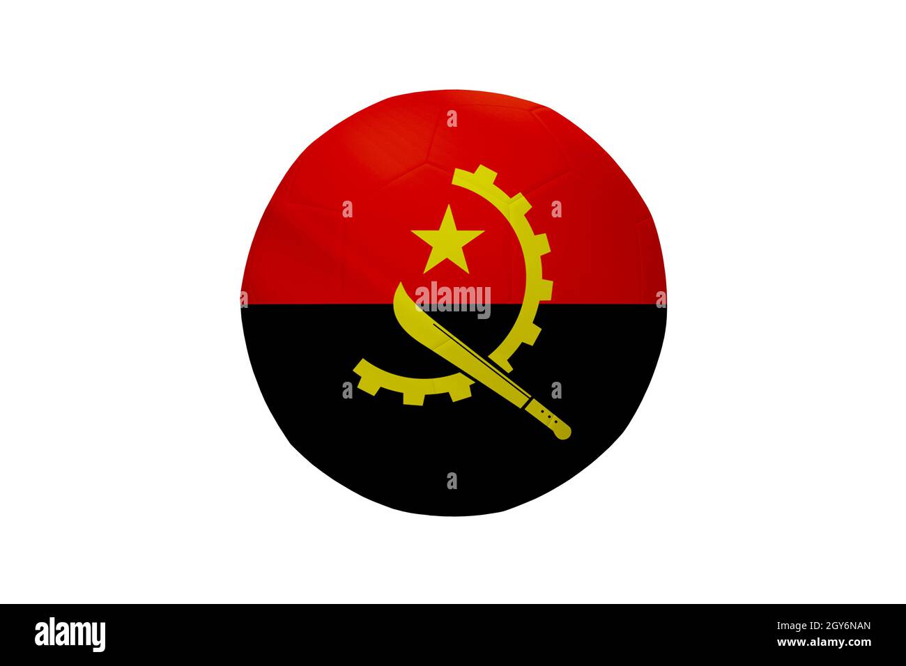 Fußball in den Farben der Angola-Flagge isoliert auf weißem Hintergrund. In einem konzeptionellen Meisterschaftsbild, das Angola unterstützt. Stockfoto