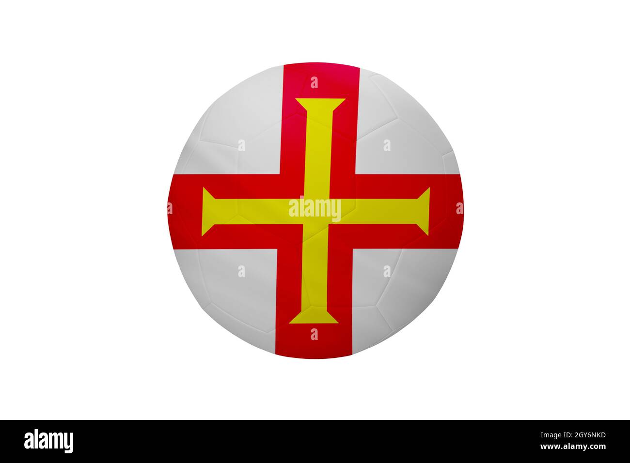 Fußball in den Farben der Guernsey-Flagge auf weißem Hintergrund isoliert. In einem konzeptionellen Meisterschaftsbild, das Guernsey unterstützt. Stockfoto