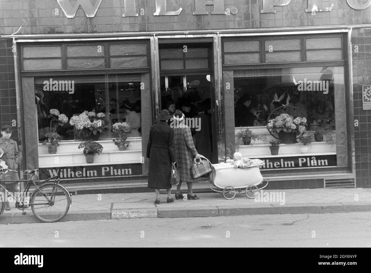 Außenansicht Auf Den Musterbetrieb Wilhelm Plum in München Gladbach, Deutsches Reich 1941. Außenansicht der Modellpflanze Wilhelm Plum in München Gladbach Deutschland 1941. Stockfoto