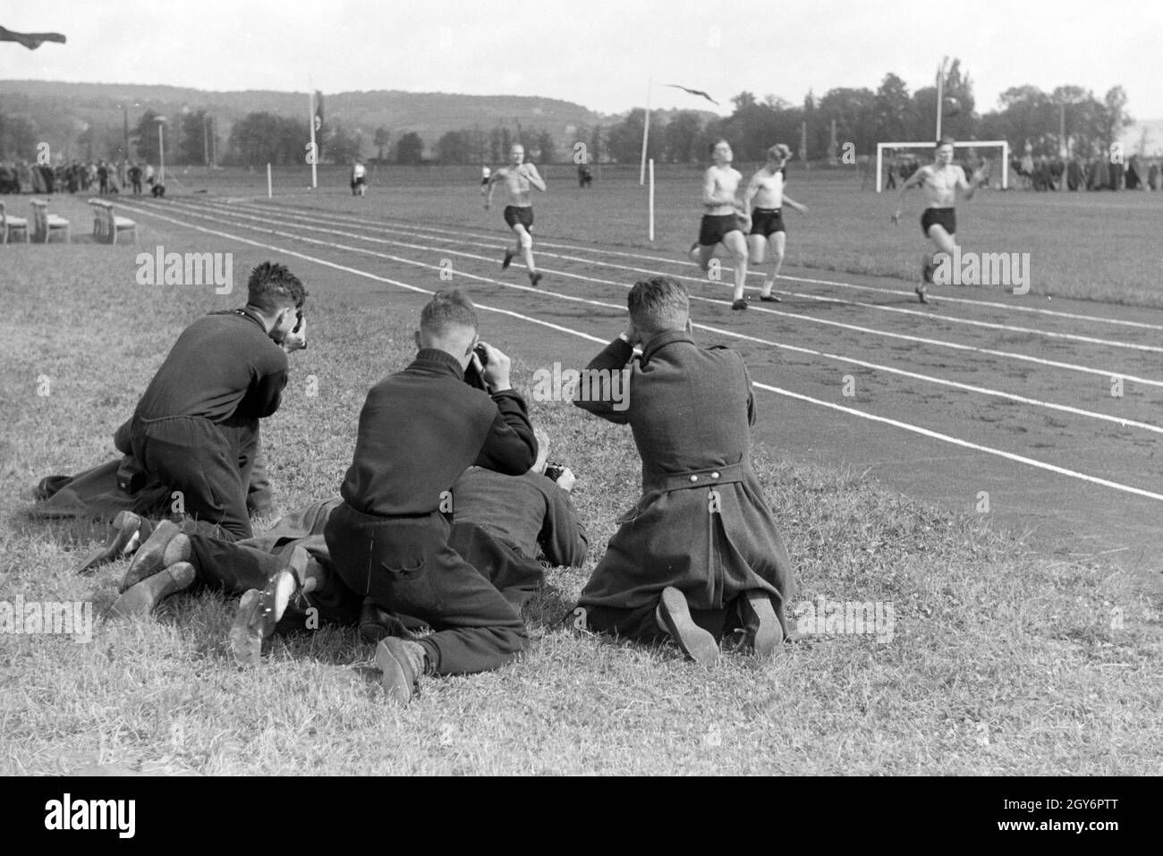 Schüler der Napola Naumburg Bei Einem Sportwettkampf, Deutsches Reich 1941. Schüler NaPolA Naumburg bei einem sportlichen Wettkampf, Deutschland 1941. Stockfoto