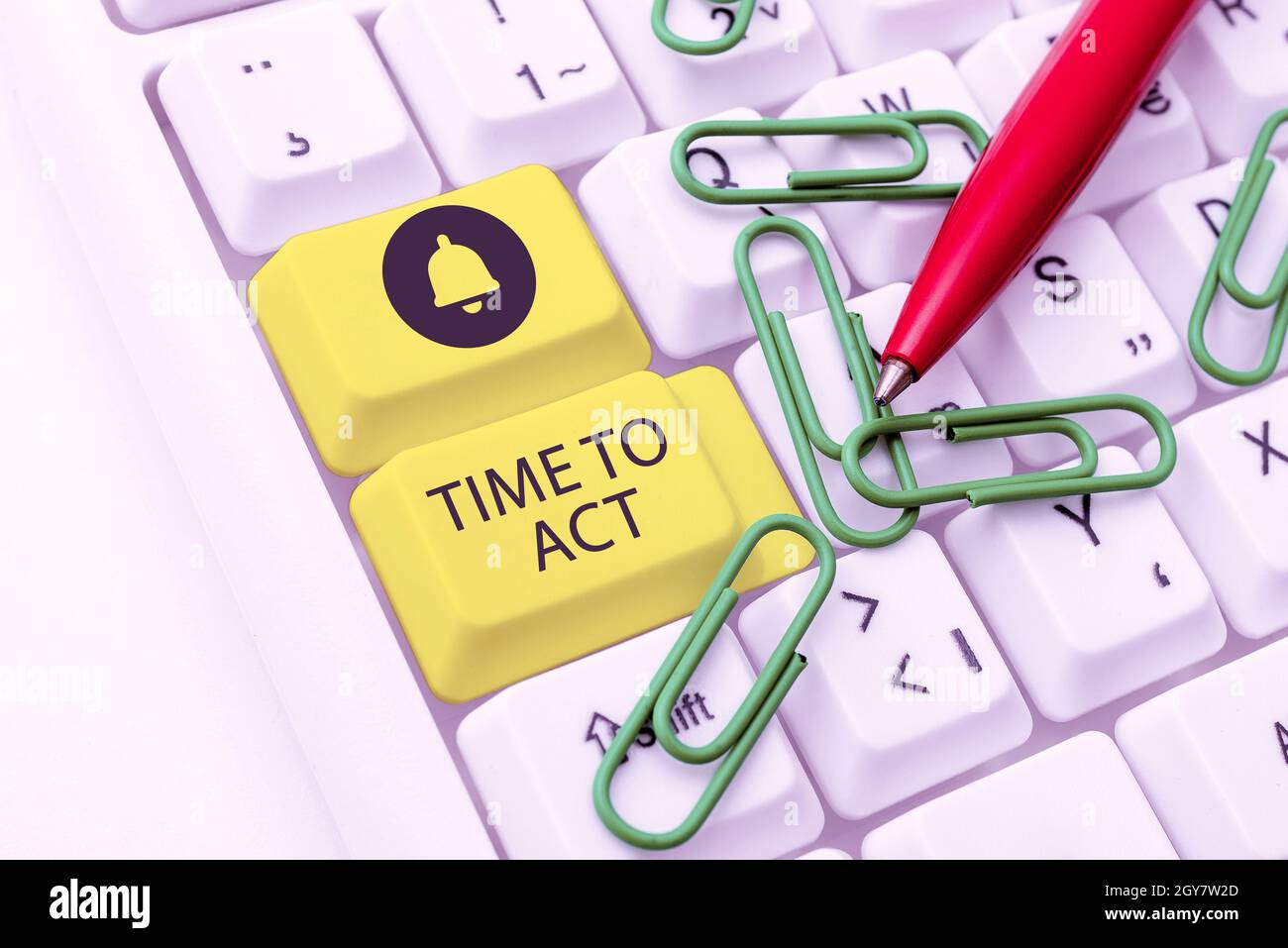 Textschild zeigt Zeit zum Handeln, Geschäftsidee der richtige Moment, um zu arbeiten oder Dinge sofort tun Eingabe Firewall-Programm-Codes, Schreibmaschine Ru Stockfoto