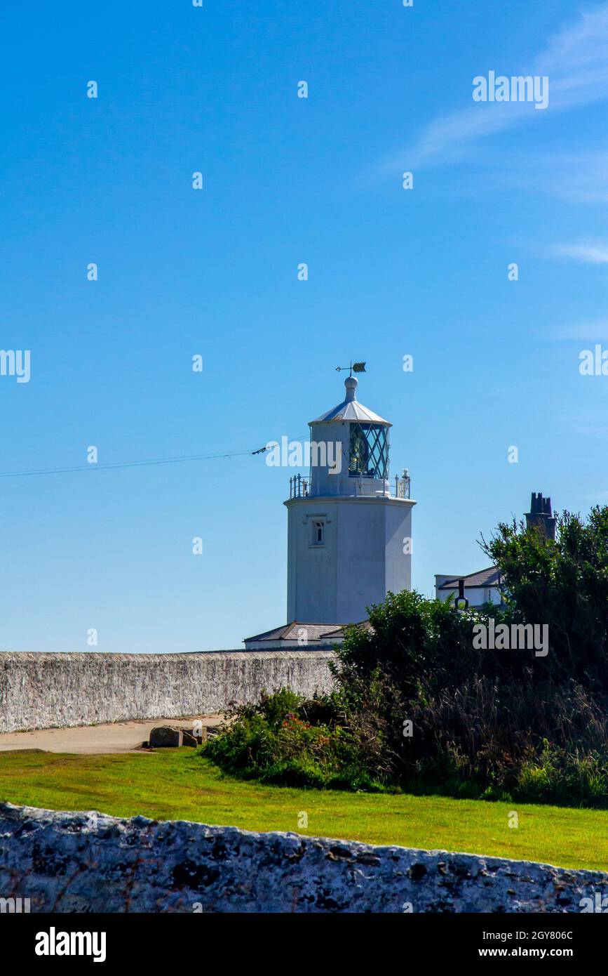 Lizard Point Lighthouse im Südwesten von Cornwall England, Großbritannien, wurde ursprünglich 1751 vom Gutsbesitzer Thomas Fonnereau am südlichen Punkt Großbritanniens erbaut. Stockfoto