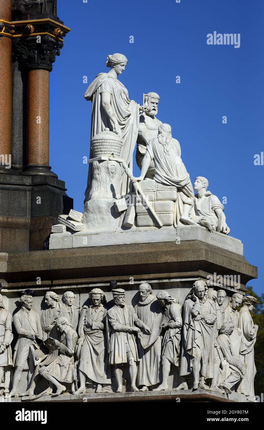 London, England, Großbritannien. Albert Memorial (1872: George Gilbert Scott) in Kensington Gardens. Allegorische Statue der Hersteller (Statuen von com Stockfoto