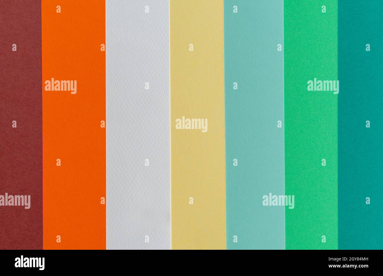 Mehrfarbiges abstraktes Papier aus Pastellfarben Palette, mit geometrischer Form, flach legen. Stockfoto
