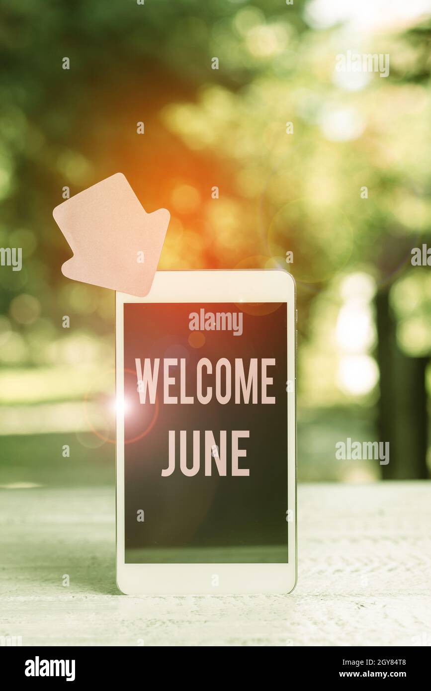 Inspiration Zeichen zeigen Willkommen Juni, Business Approach Kalender Sechster Monat zweites Quartal dreißig Tage Grüße Abstrakt Outdoor Smartphone Photogr Stockfoto