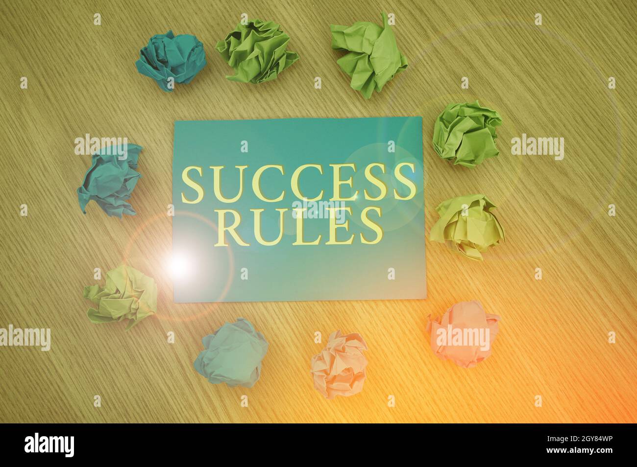 Sign Display Success Rules, Business Concept etablierte Wege zur Festlegung von Zielen, die es einfacher machen, bunte zerknitterte Papiere Circular Patter zu erreichen Stockfoto