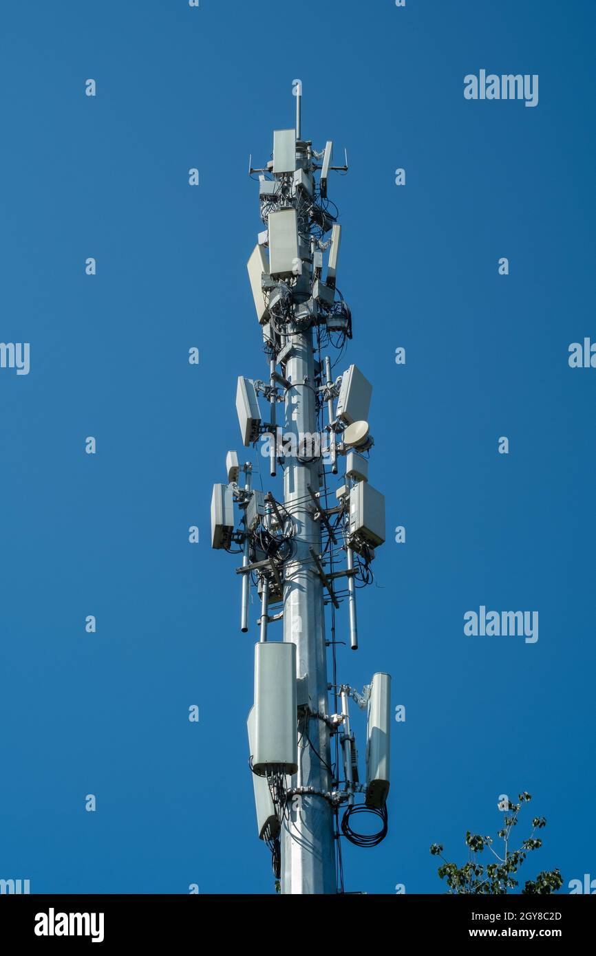 Aufbau der 5G-Kommunikationsantenne in Peking, China. 07-Okt-2021 Stockfoto