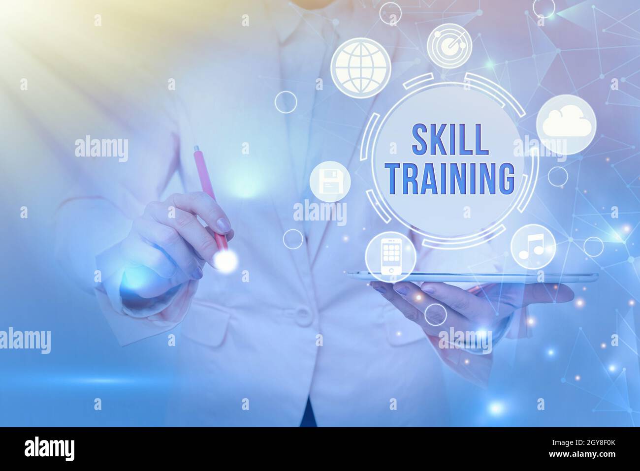 Handschrift Text Skill Training, Business Konzept entwickelt, um das Wissen zu gewinnen und zu verbessern, das ein Mitarbeiter braucht Business Woman Touching Futuristic Virt Stockfoto