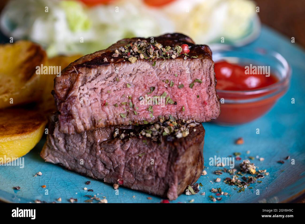 Gegrilltes Steak auf dem Teller Stockfoto