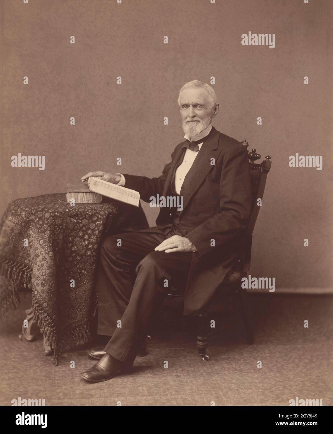 Jefferson Davis (1808-89), amerikanischer Politiker, diente während des amerikanischen Bürgerkrieges als Präsident der Konföderierten Staaten, Senator des Staates Mississippi und Kongressabgeordneter vor dem amerikanischen Bürgerkrieg, US-Außenminister unter Franklin Pierce, Last Portrait, full-length Seated, William Watson Washburn, 1889 Stockfoto