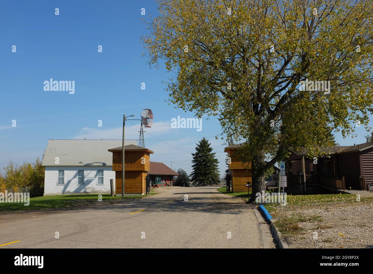 JAMESTOWN, NORTH DAKOTA - 3 Okt 2021: Eingang zur Frontier Town, einer alten westlichen Stadt mit Originalgebäuden aus den Grenzdörfern von North Da Stockfoto