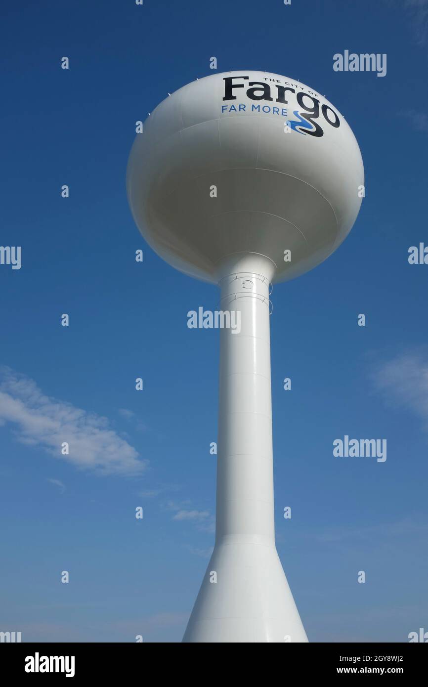 FARGO, NORTH DAKOTA - 30. SEPTEMBER 20212: Einer der vielen Wassertürme in der Stadt im oberen mittleren Westen. Stockfoto