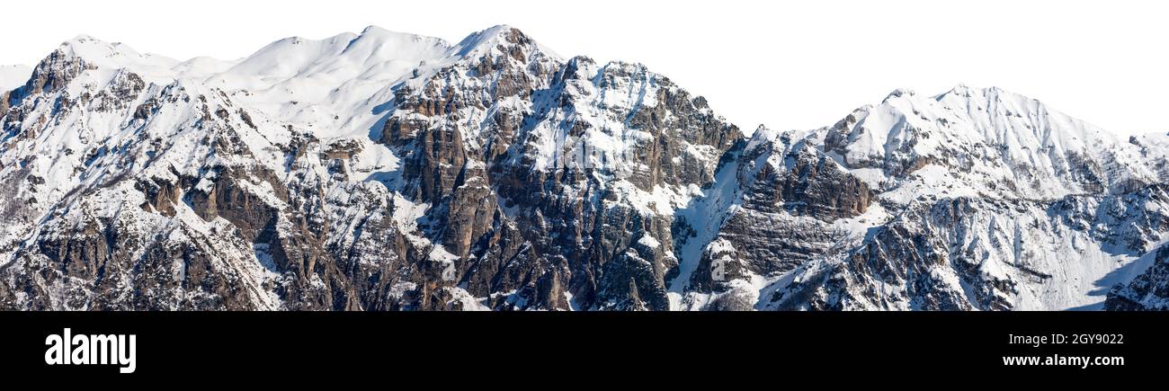 Schneebedeckte Berggipfel der italienischen Alpen isoliert auf weißem Hintergrund. Gebirgskette des Monte Carega oder der kleinen Dolomiten. Venetien, Trentino, Italien. Stockfoto