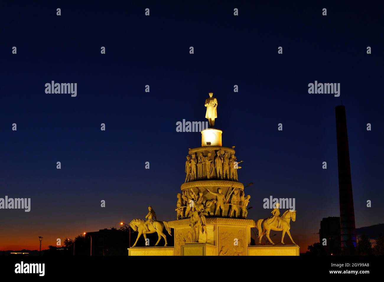 Weißes Denkmal von Atatürk und der türkischen Revolution im Stadtzentrum von Eskisehir Türkei Stockfoto