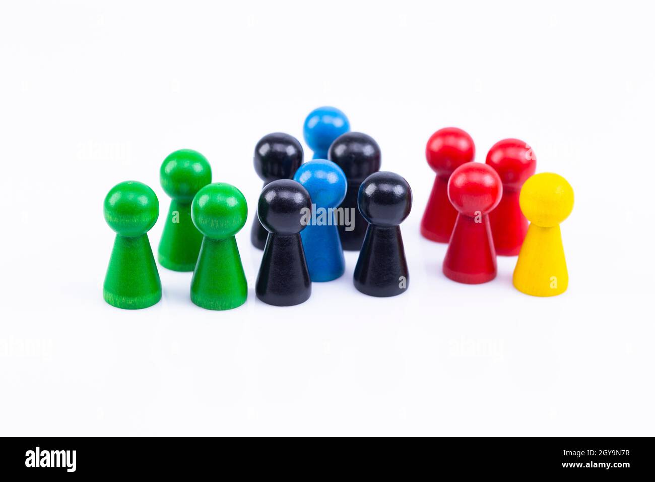 Diversity Konzept Foto mit bunten Spielfiguren isoliert auf weißem Hintergrund Stockfoto