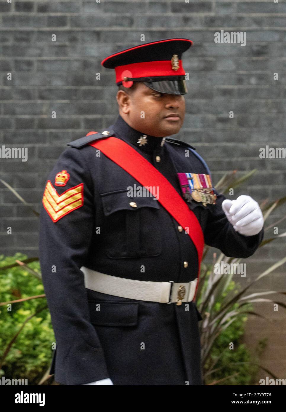 London, Großbritannien. Oktober 2021. Color Sergeant Johnson Gideon Beharry, VC, COG in Downing Street Credit: Ian Davidson/Alamy Live News Stockfoto