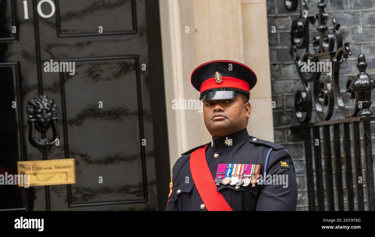 London, Großbritannien. Oktober 2021. Color Sergeant Johnson Gideon Beharry, VC, COG in Downing Street Credit: Ian Davidson/Alamy Live News Stockfoto