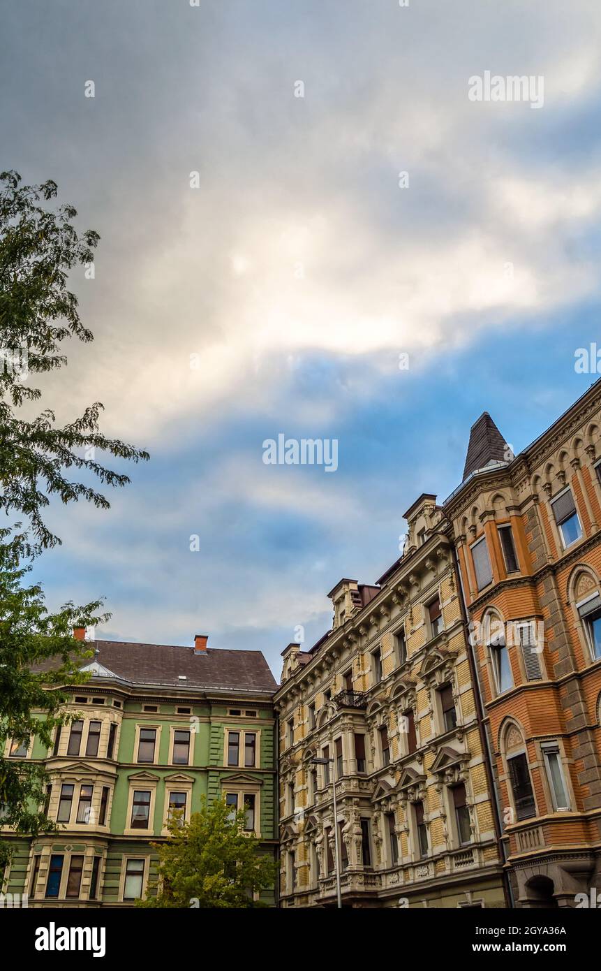 Typische Tiroler Architektur in Innsbruck, Österreich Stockfoto