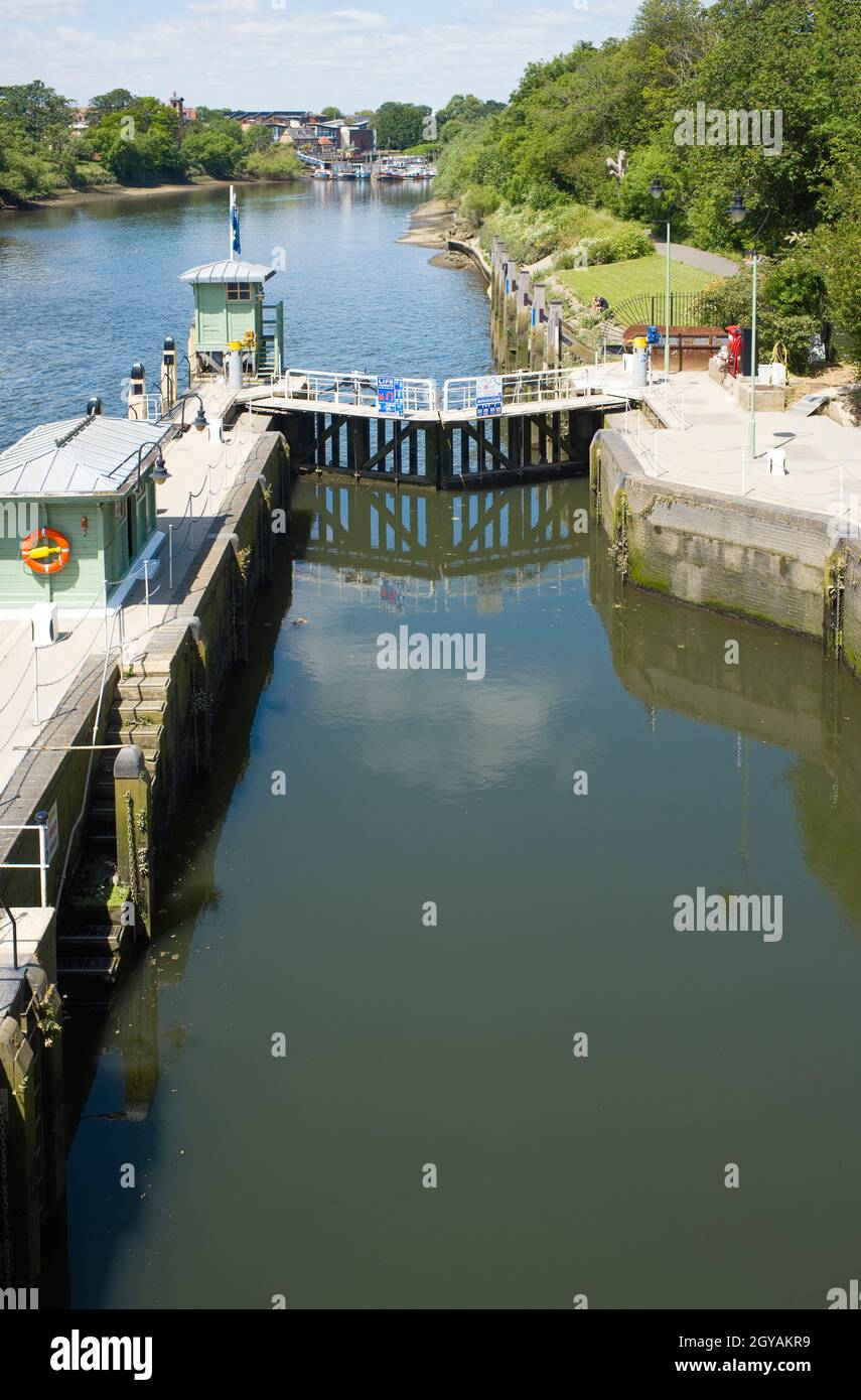 Richmond Lock auf der Themse Stockfoto