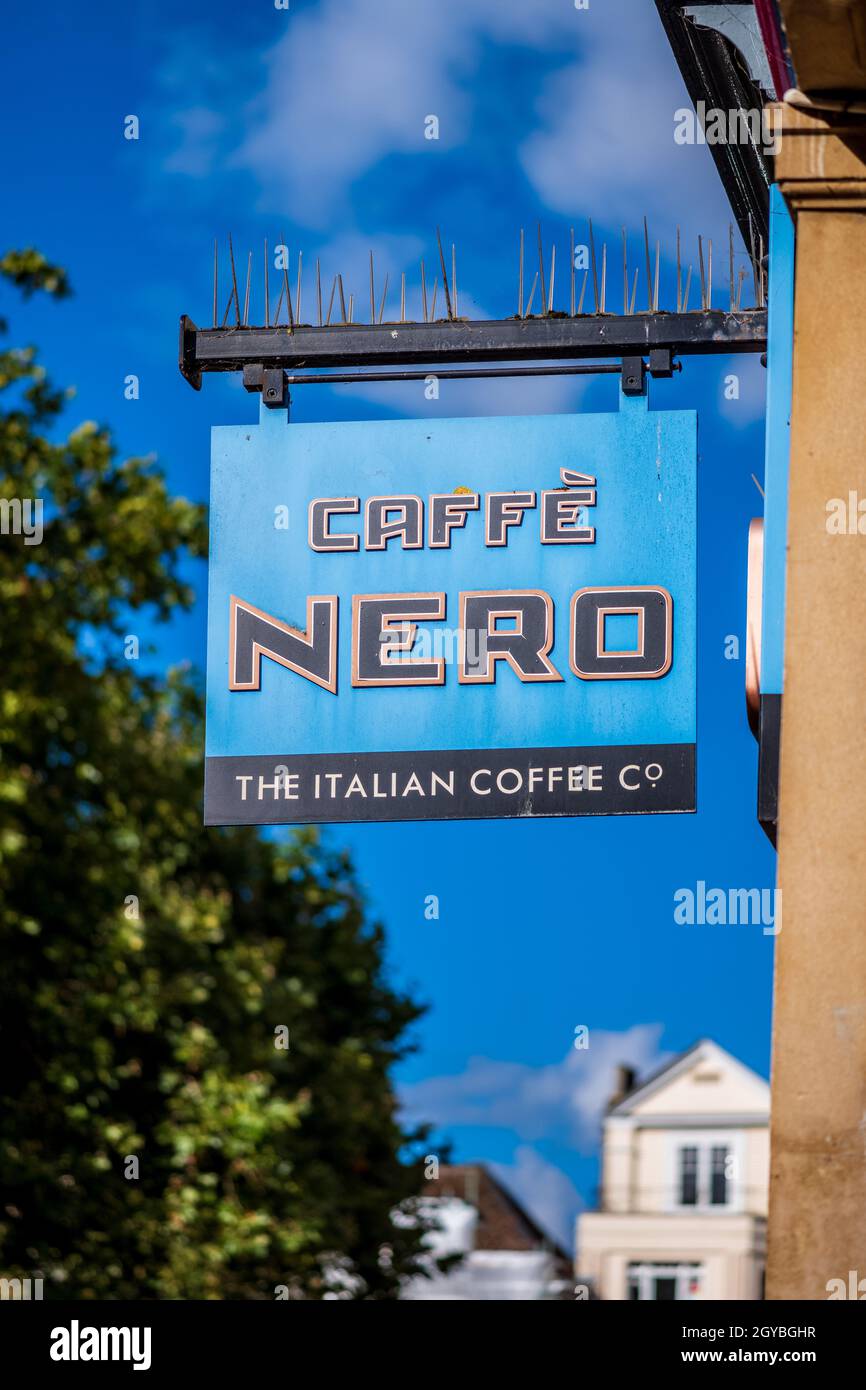 Caffe Nero Sign - Cafe Nero - Caffè Nero - Beschilderung vor einem Caffe Nero Coffee Shop in Norwich UK Stockfoto