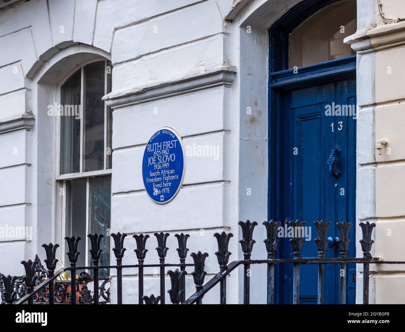 Ruth First und Joe Slovo Blaue Plaque 13 Lyme St, London. RUTH FIRST 1925-1982 JOE SLOVO 1926-1995 südafrikanische Freiheitskämpfer lebten hier 1966-1978 Stockfoto