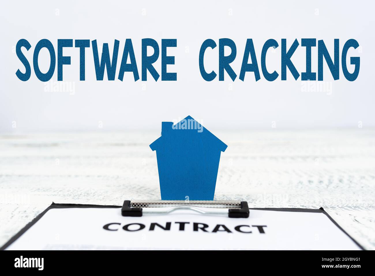 Schreiben Anzeige Text Software Cracking, Business Schaufenster Änderung der Software zu entfernen oder zu deaktivieren Funktionen präsentiert Real Estate Business, C Stockfoto