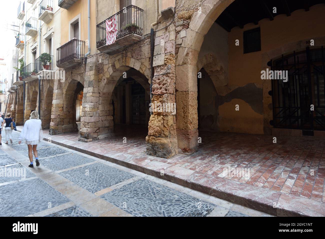arkade der Merceria Straße in Tarragona, Katalonien, Spanien Stockfoto