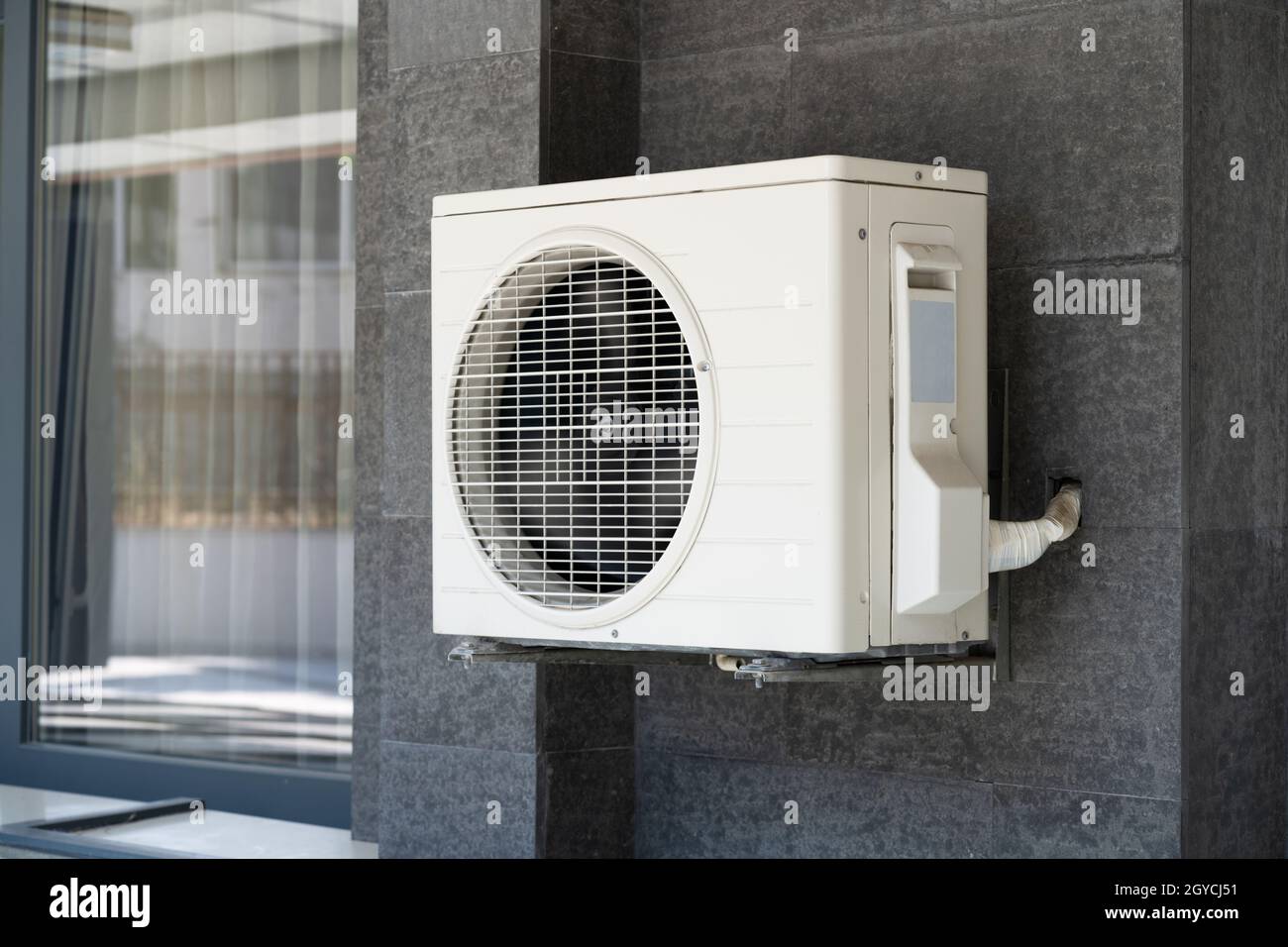 Klimaanlage Und Wärmepumpe. Geteilte HLK-Systemeinheit Stockfotografie -  Alamy