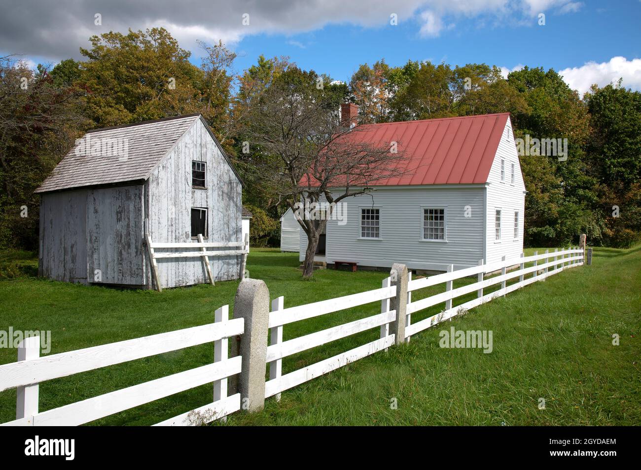 Hancock Shaker Museum, Pittsfield, Massachusetts, USA - Eine Shaker-Gemeinde, die in den 1780er Jahren gegründet wurde, Schulhaus und Lagerstall Stockfoto