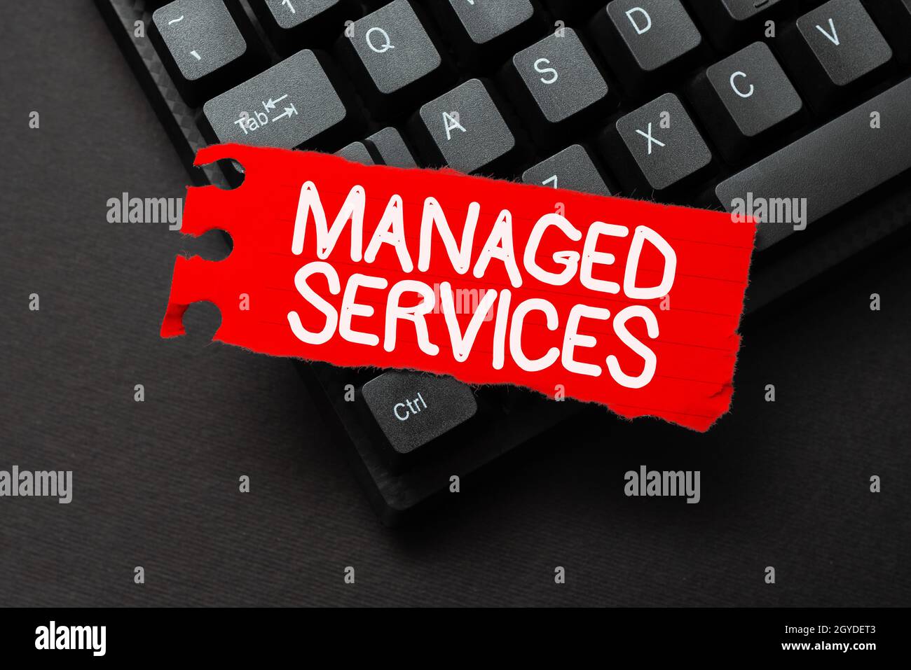 Textschild mit Managed Services, Business Idea Company, das die IS-IT-Infrastruktur des Kunden Remote verwaltet, Eingabe von Employment Agreement Sample, TR Stockfoto