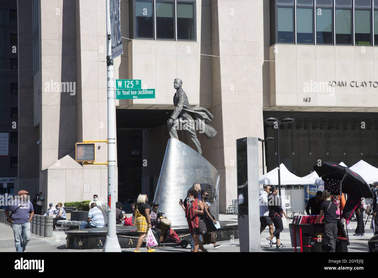 Skulptur von Adam Clayton Powell in der 125th Street im Adam Clayton Powell State Building in Harlem. Stockfoto