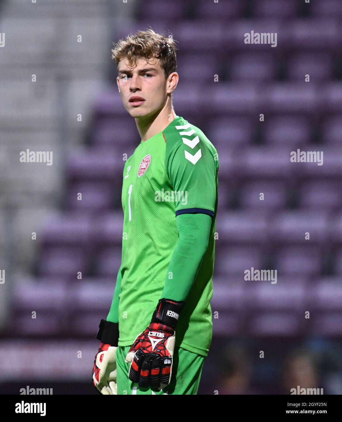 Tynecastle Park, Edinburgh .Schottland, Großbritannien. Oktober 2021. UEFA U-21 Championship Qualifier Schottland gegen Dänemark. Mads Hermansen Denmark U-21 Torwart Credit: eric mccowat/Alamy Live News Stockfoto